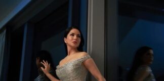 सनी लियोनी ने थाई हाई स्लिट में लूटी महफिल 1