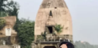 सारा अली खान जितना भी ग्लैमर दिखा लें, सादगी ही जीतती है दिल sara-mandir