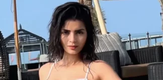 बिकिनी पहन पुल मे सोनाली राउत का हॉट अंदाज यूजर्स के छूटे पसीने sonali-white-bikini