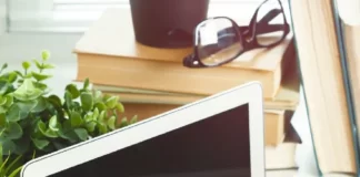 मोबाइल-लैपटॉप का इस तरह न करें इस्तेमाल, होगा बड़ा नुकसान keeping-laptop-on-lap-increase-infertility-risk-in-males