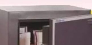 Vastu Tips to Prevent Money Loss: जानें तिजोरी के पास न रखें ये 3 चीजें, जल्द आएगी मुसीबत Screenshot 2023-07-13 192420