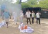 उन्नाव में विवादित होर्डिंग को लेकर सियासी घमासान, सपा कार्यकर्ताओं ने किया प्रदर्शन