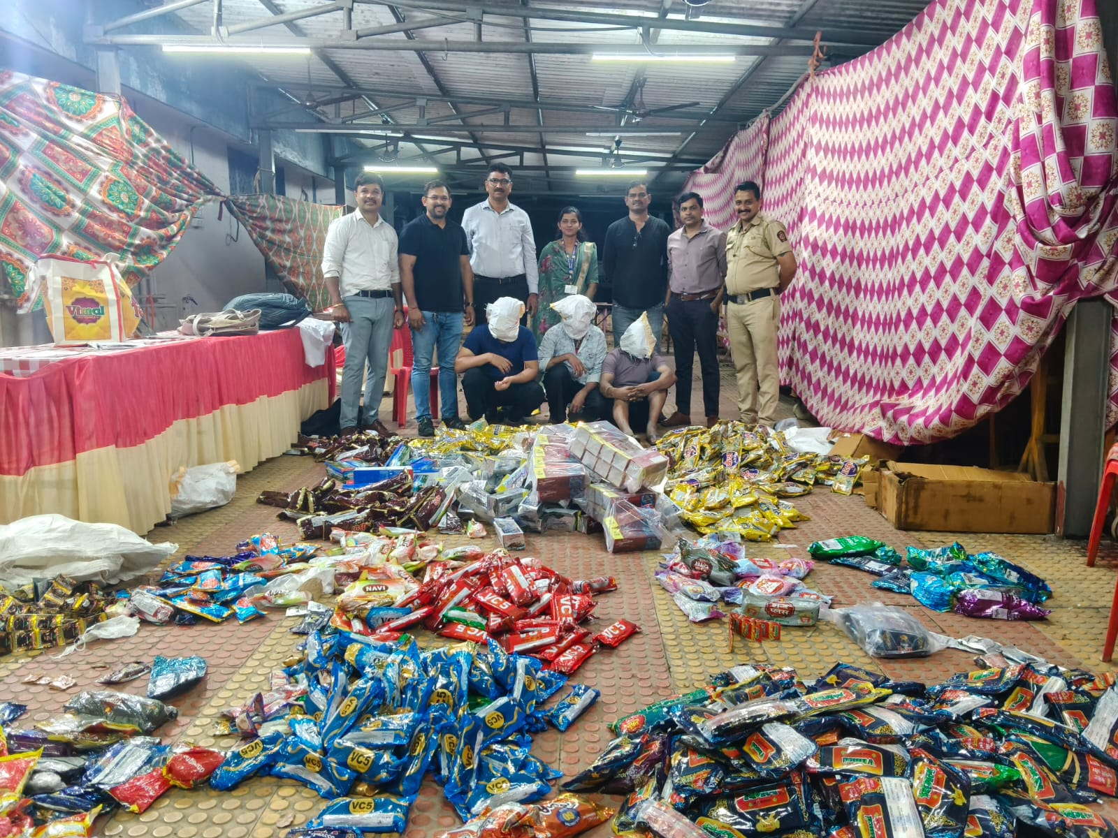 महाराष्ट्र एफडीए का बड़ा एक्शन: पांच दिन में 1.80 करोड़ रुपये का गुटखा जब्त, 49 गिरफ्तार; 16 होटलों के लाइसेंस निलंबित