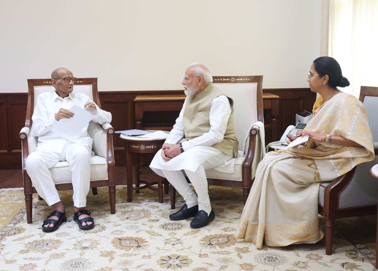 पीएम मोदी से मिले शरद पवार और सुप्रिया सुले, छात्रों की मांगों पर संवेदनशीलता से विचार करने की अपील