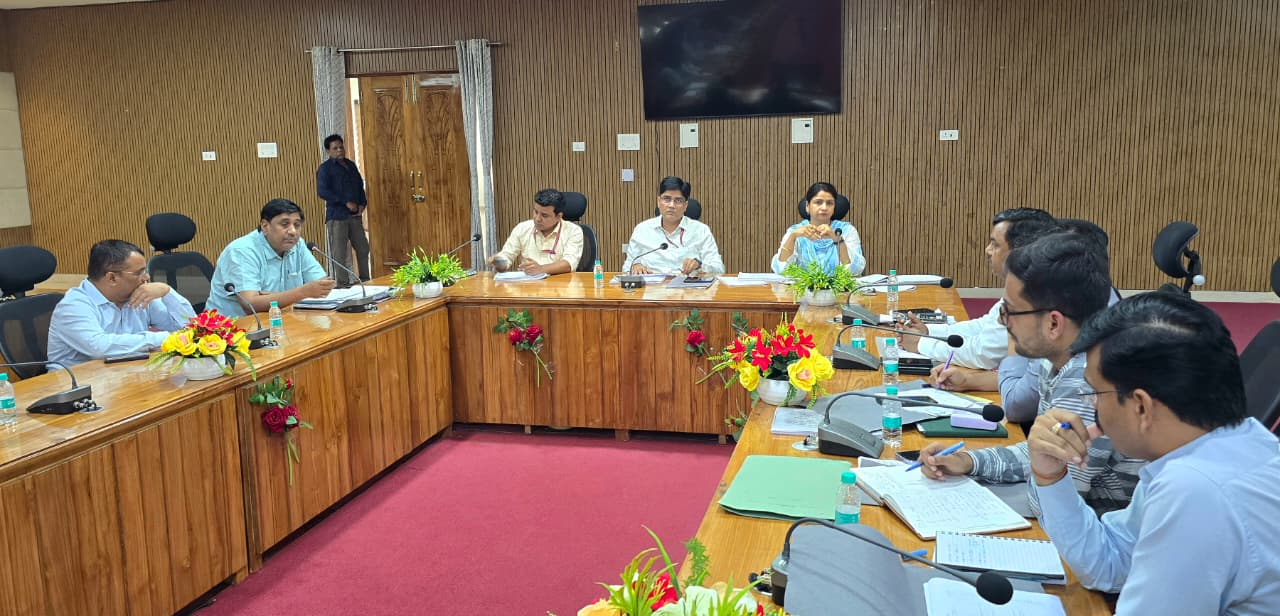 अपर जिलाधिकारी ने राजस्व वसूली में तेजी लाने के दिए निर्देश, गरीबों को त्वरित न्याय दिलाने पर जोर