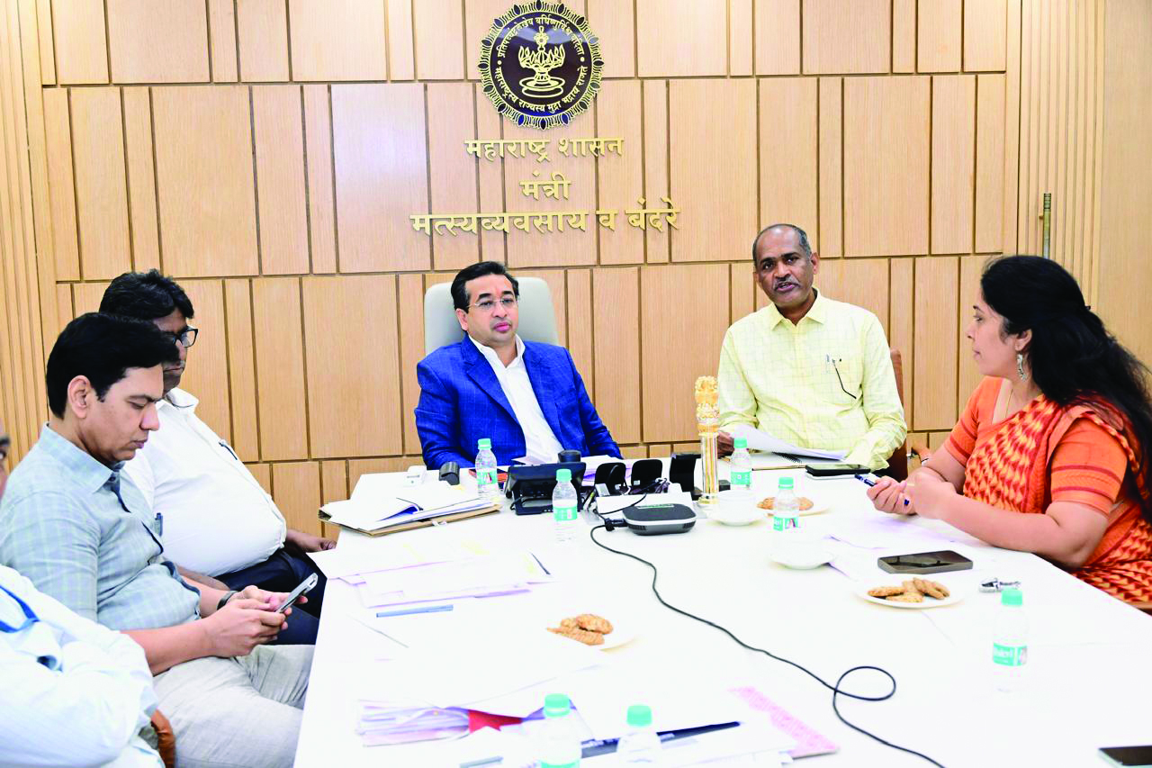 मंत्री नितेश राणे ने मुख्यमंत्री मत्स्यसंपदा योजना का लाभ हर मछुआरे तक पहुंचाएं, साप्ताहिक शिविर लगाने के दिए निर्देश