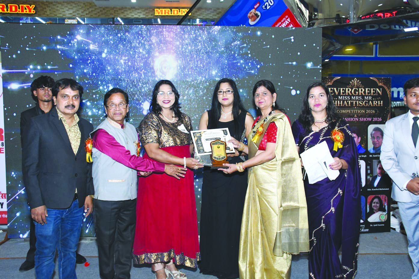 एवरग्रीन लेडी पत्रिका के भव्य आयोजन में आकांक्षा शर्मा बनीं ‘मिसेज छत्तीसगढ़’, लारिया गुप्ता ने जीता ‘मिस छत्तीसगढ़’ का ताज