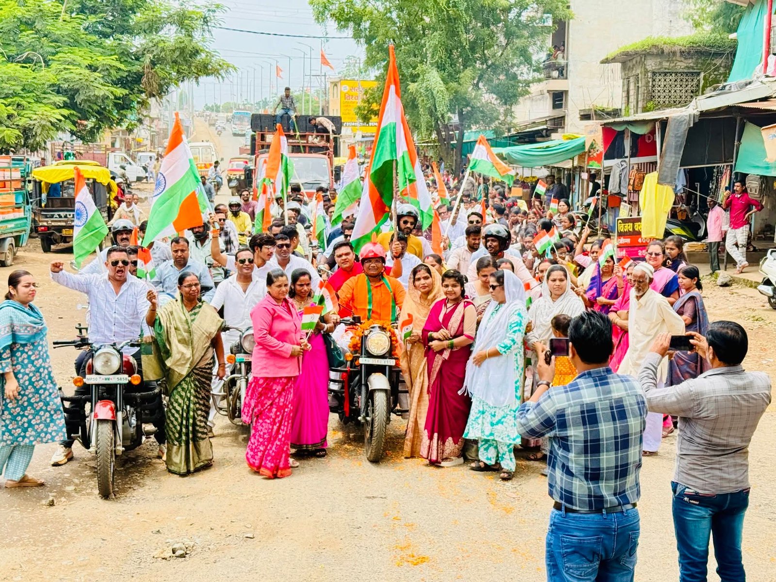 बालाघाट में तिरंगे की शान में उमड़ा जनसैलाब, भाजपा की भव्य बाइक तिरंगा यात्रा का जगह-जगह हुआ स्वागत