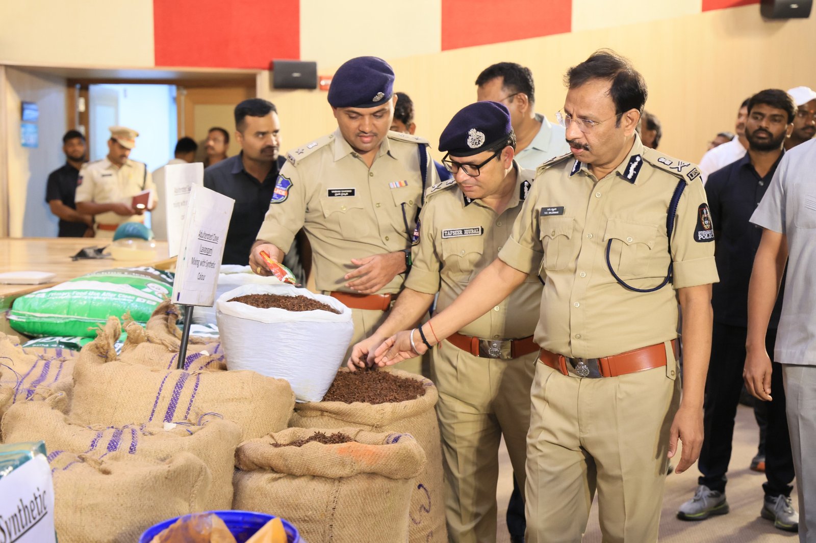 हैदराबाद में मिलावटी मसालों के खिलाफ H-FAST की बड़ी कार्रवाई: 25 टन जहरीले मसाले जब्त, 3 गिरफ्तार
