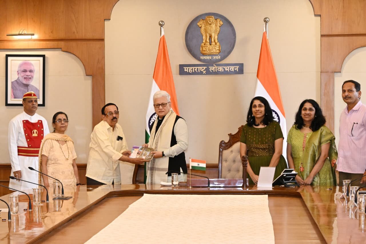 राज्यपाल से लेखक नामजोशी की भेंट, साहित्य और पुस्तकों की प्रासंगिकता पर हुई चर्चा