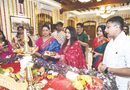 महापौर निवास पर पहुंचीं अमृता फडणवीस, गणपति बप्पा की उतारी आरती