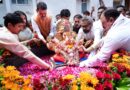 वर्षा निवास पर मुख्यमंत्री फडणवीस ने परिवार के साथ किया गणराय का पर्यावरणपूरक विसर्जन