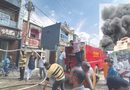 सतना में तीन मंजिला मकान में भीषण आग, पांच लोगों को सुरक्षित निकाला