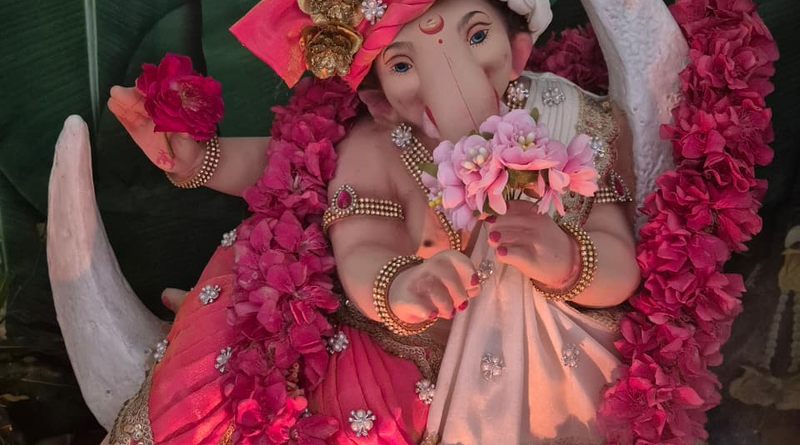 मुंबई से जयपुर अपने ‘भाई’ गणपति बप्पा को लेकर आईं डॉ. रोशनी टाक