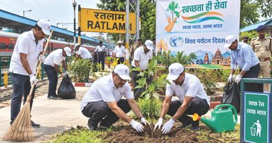 स्वच्छता ही सेवा अभियान: रतलाम मंडल में श्रमदान और पौधारोपण