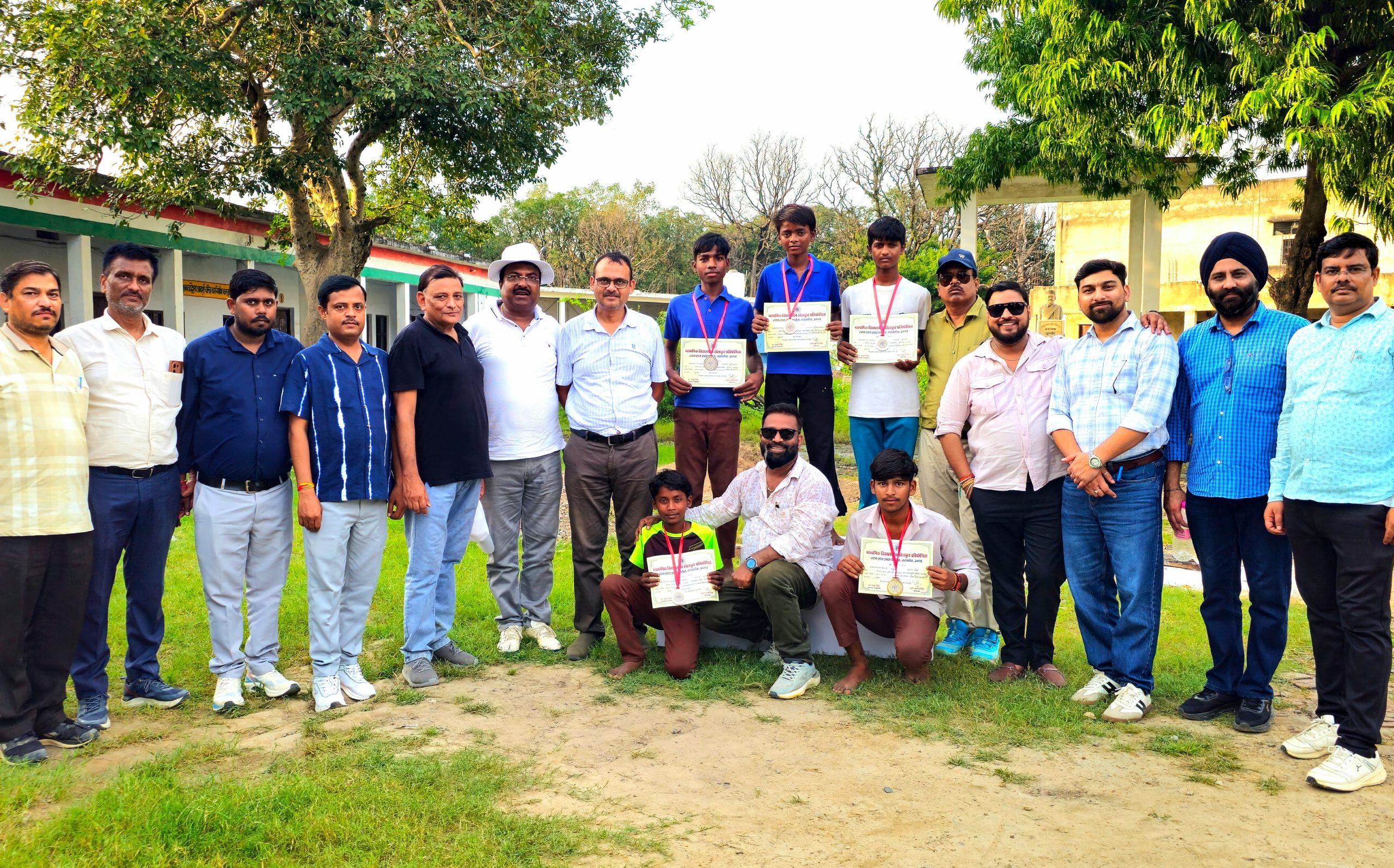 तहसील स्तरीय एथलेटिक्स प्रतियोगिता में रामपुर गढ़ौवा के खिलाड़ियों ने जीते पांच पदक