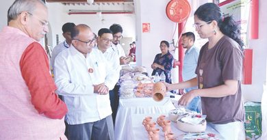 बीएमसी मुख्यालय में खादी एवं ग्रामोद्योग उत्पादों की प्रदर्शनी का शुभारंभ
