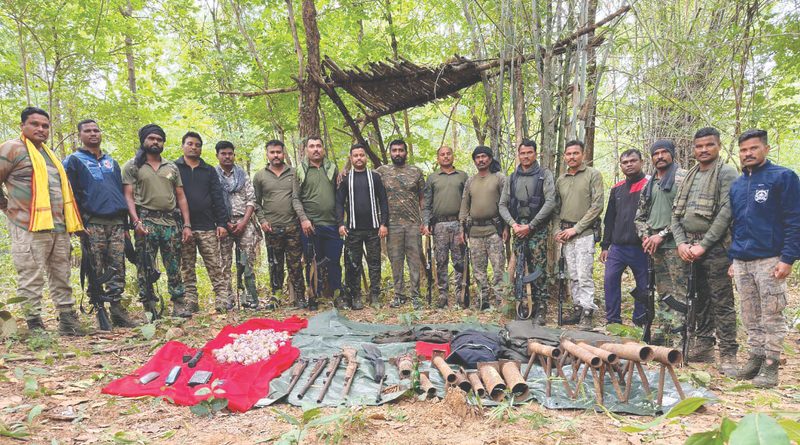 गढ़चिरौली में माओवादियों के छिपे हथियारों और विस्फोटकों का जखीरा बरामद