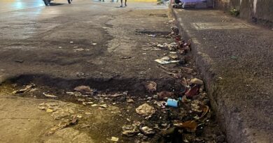 सेंट लॉरेंस स्कूल के पास सड़क पर गहरा गड्ढा, क्या हादसे का इंतजार कर रहा BMC?