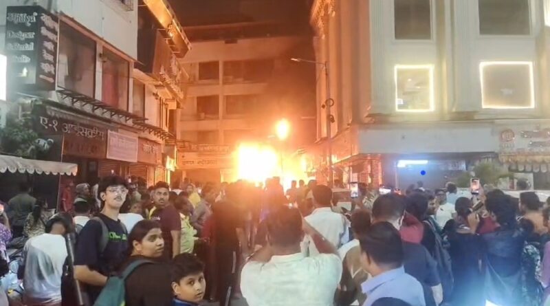 ठाणे के तलाव पाली में ‘प्रीति सैंडविच’ दुकान में लगी भीषण आग, मची अफरा-तफरी