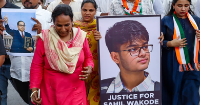 IIT बॉम्बे के छात्र साहिल वाकोडे की मौत पर प्रदर्शन तेज, न्याय मांग रहे छात्रों और VBA कार्यकर्ताओं को पुलिस ने हिरासत में लिया