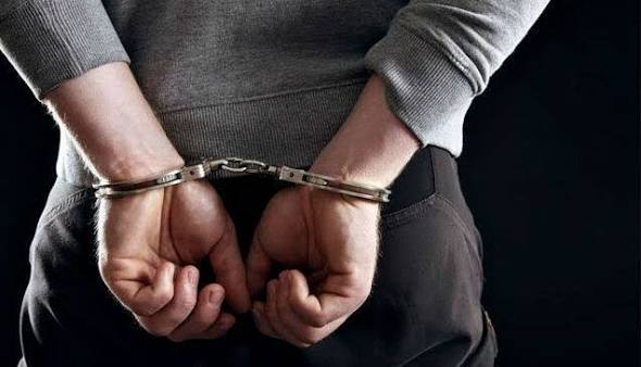 पिंपरी में अवैध हथियारों के खिलाफ पुलिस की बड़ी कार्रवाई, तीन देसी पिस्तौल और चार जिंदा कारतूस बरामद, चार गिरफ्तार
