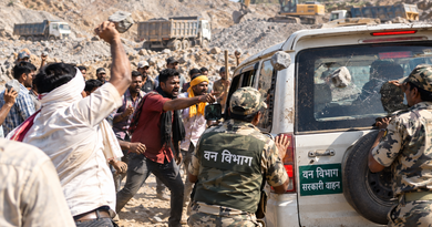 अवैध खनन रोकने पहुंची वन विभाग की टीम पर पथराव, सरकारी वाहन रोककर दी जान से मारने की धमकी