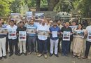 बकाया भुगतान को लेकर ठेकेदारों का ठाणे कलेक्ट्रेट पर प्रदर्शन